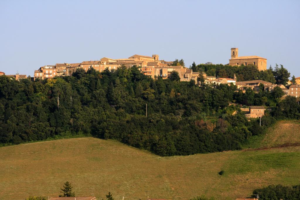 Готель Agriturismo Fara Montegiorgio Екстер'єр фото